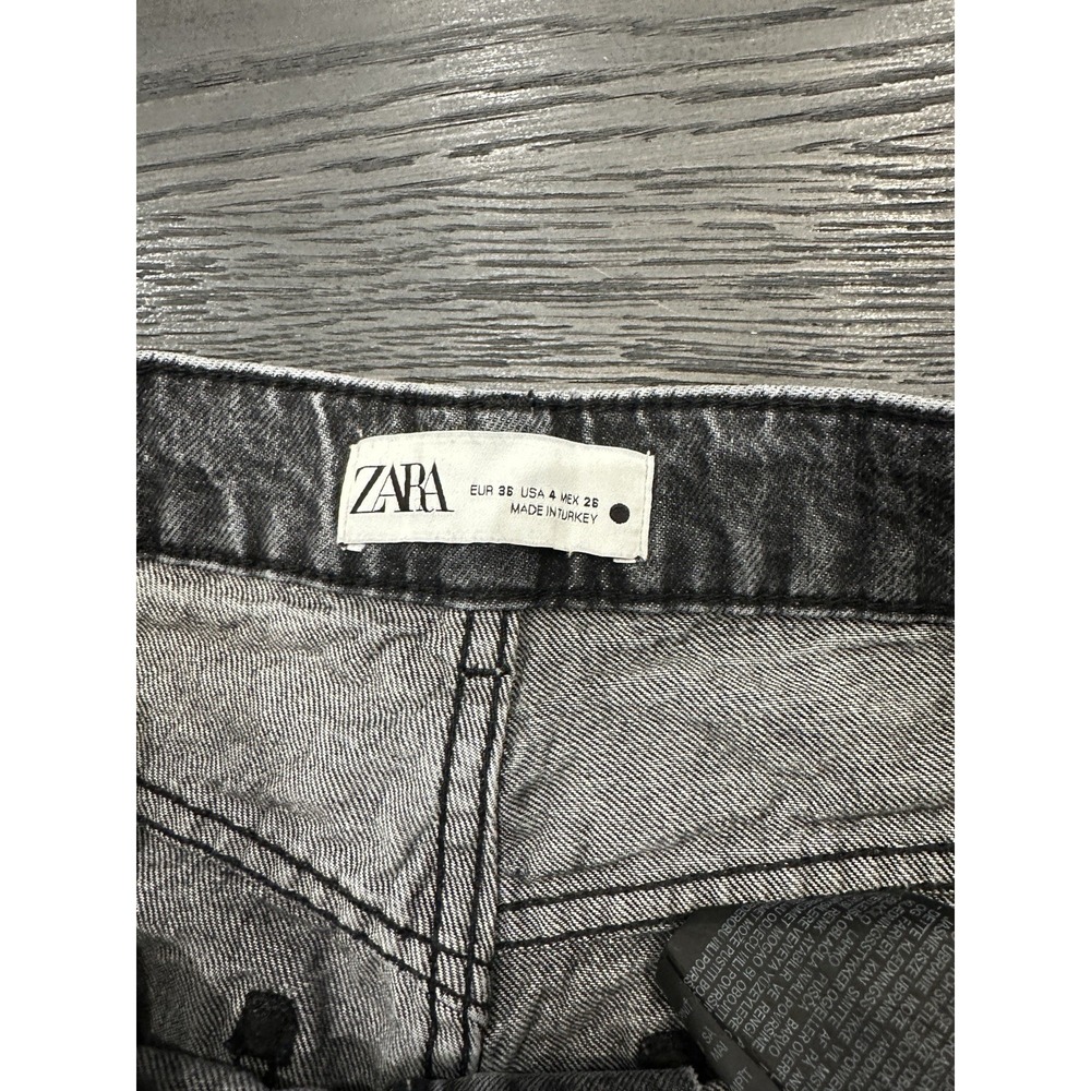 Zara Women's High Rise Straight Leg Jeans Black Wash Distressed Hem Size 4 - Picture 7 of 12
